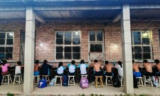 爱游戏:爱游戏体育:铁皮房、土操场，这里有一座“筑梦”摔跤馆